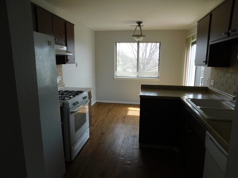 Building Photo - 573 Greystone Ln