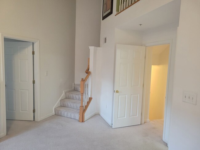 Building Photo - Lovely 3 BR/3.5 BA Townhome in Hanover!