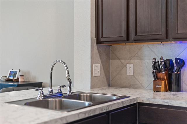 Building Photo - 2224 Davenport Dr