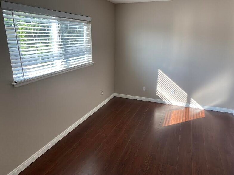 Building Photo - 1445 1st St