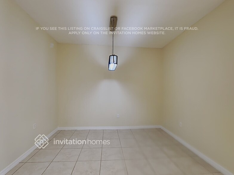 Building Photo - 518 NE 35th Ave