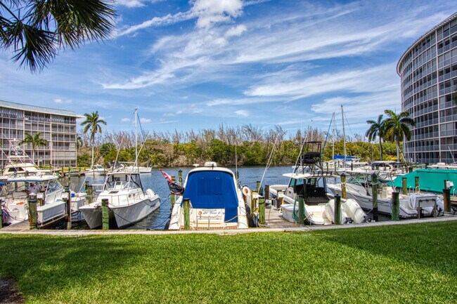 Primary Photo - 1301 E Hillsboro Blvd