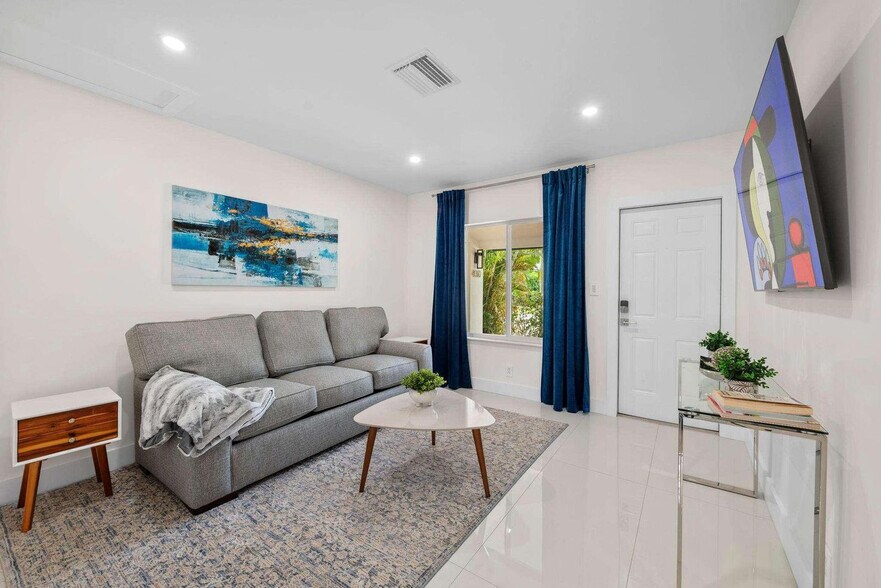 Primary Photo - 44 N Federal Hwy