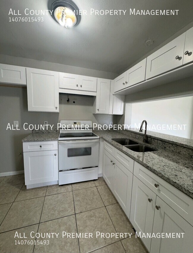 Building Photo - 5231 Via Hacienda Cir