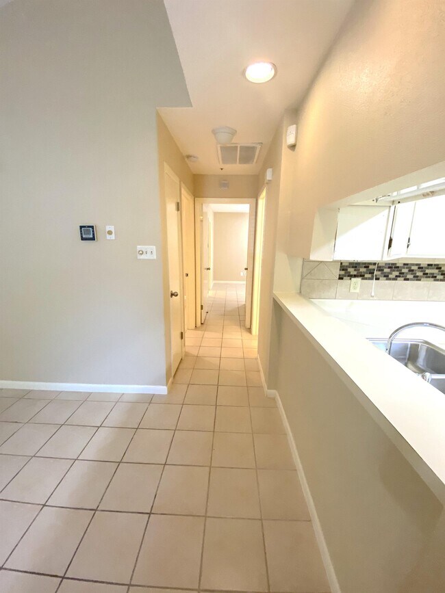 Building Photo - 8531 Stonebridge