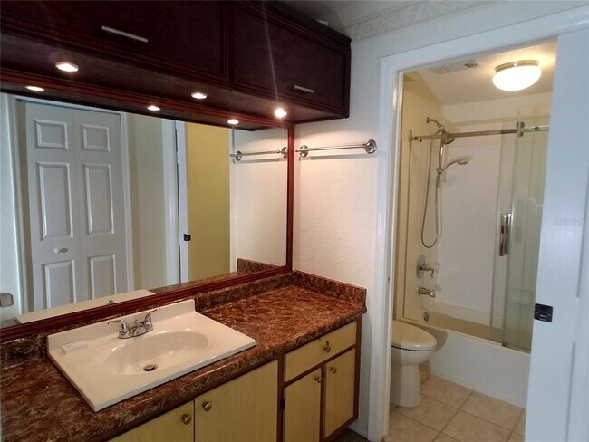 Building Photo - 14013 Fairway Island Dr
