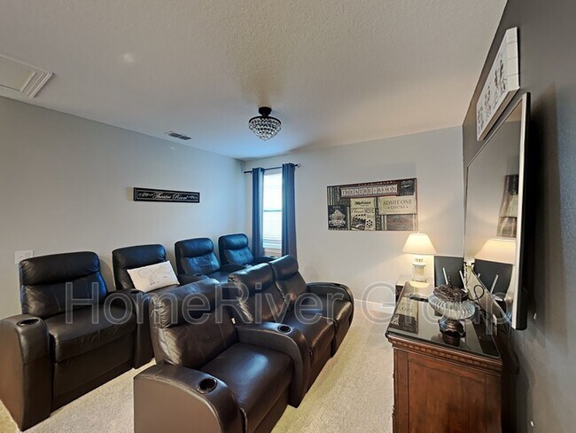 Building Photo - 531 Lasso Dr