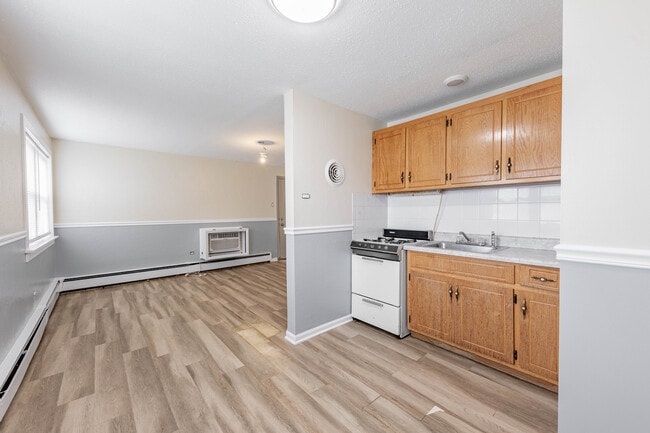 Building Photo - 5508 W 55th St