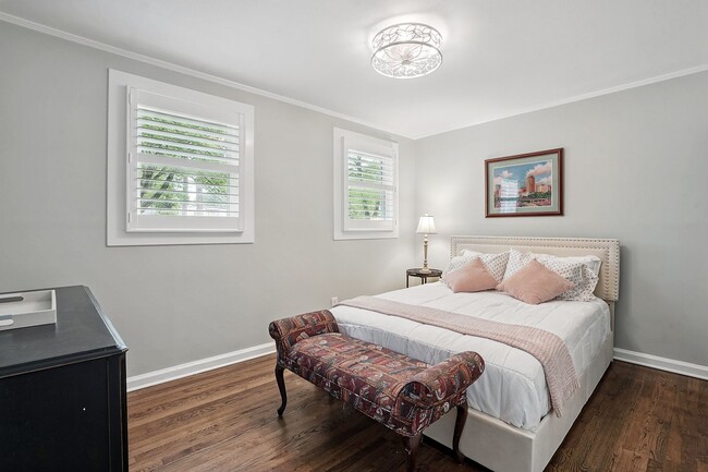 Building Photo - Fully Furnished Home, CONVENIENT LOCATION