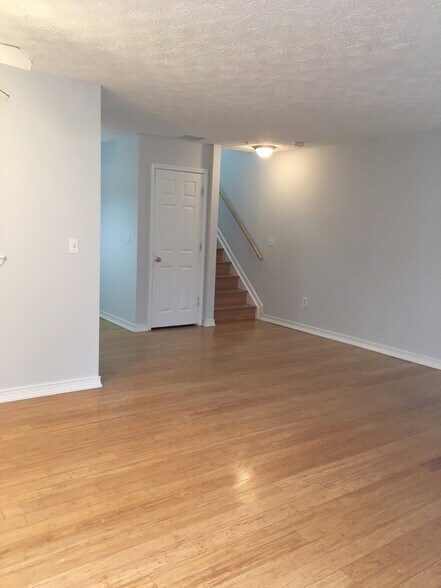 Living Room - 10 IRONSTONE CT #K