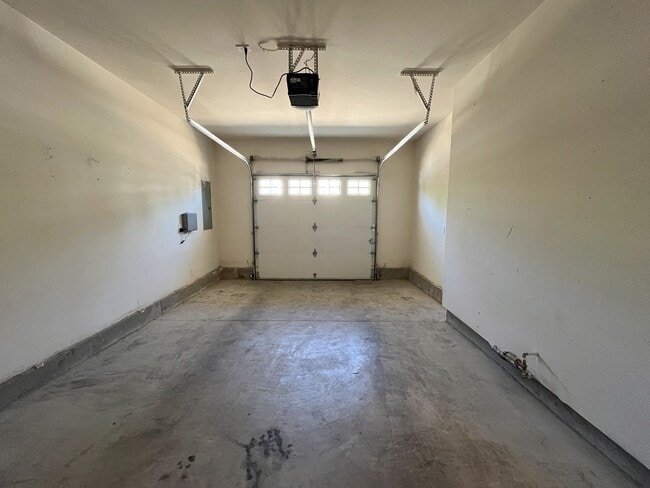 Building Photo - Welcome to this charming 3-bedroom, 3-bathroom home in Forest Grove!