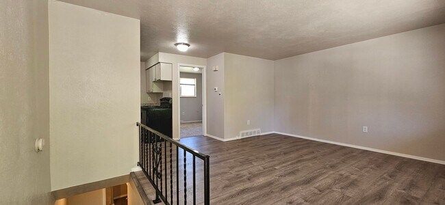 Building Photo - AVAILABLE NOW! Arvada 3 Bed 2 Bath Duplex New Paint New Flooring!