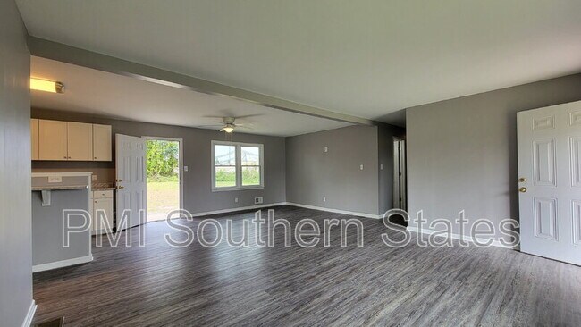 Building Photo - 104 Madison Cir