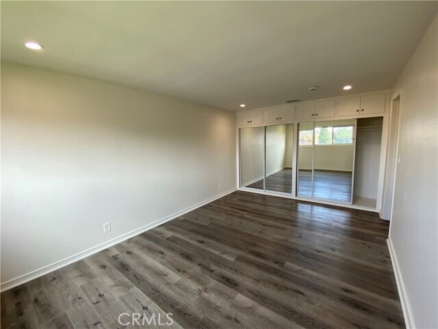 Building Photo - 208 S Park View St