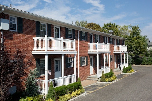 Building Photo - Fairfield South At Bay Shore