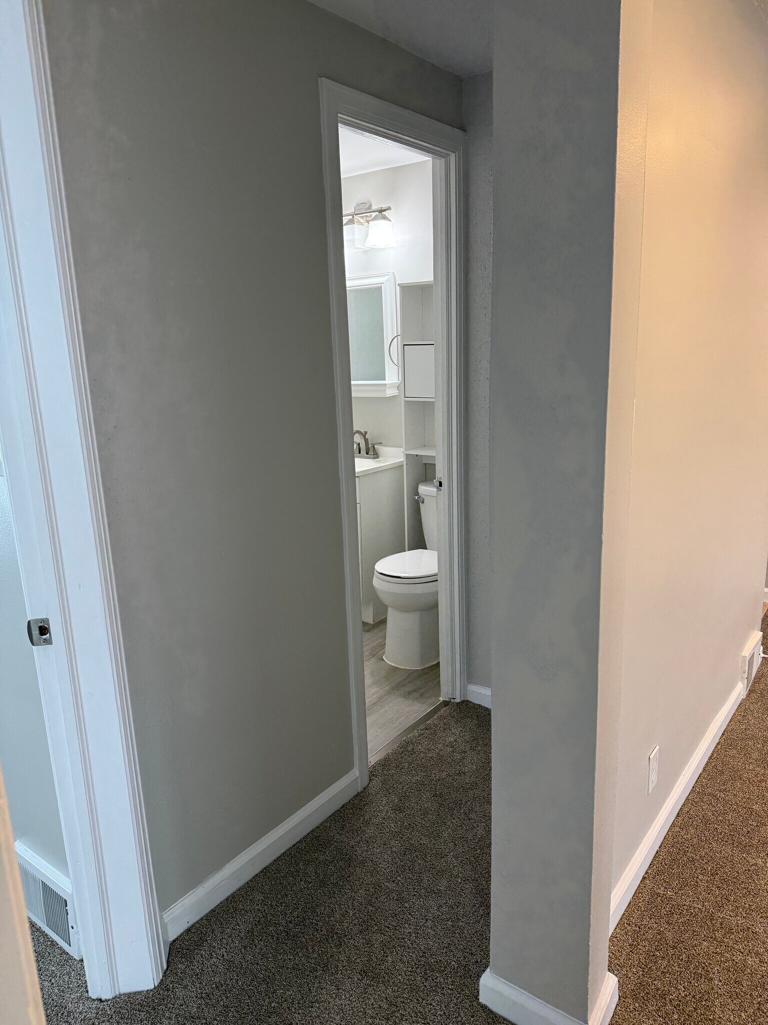 Building Photo - 33 Montfort Dr