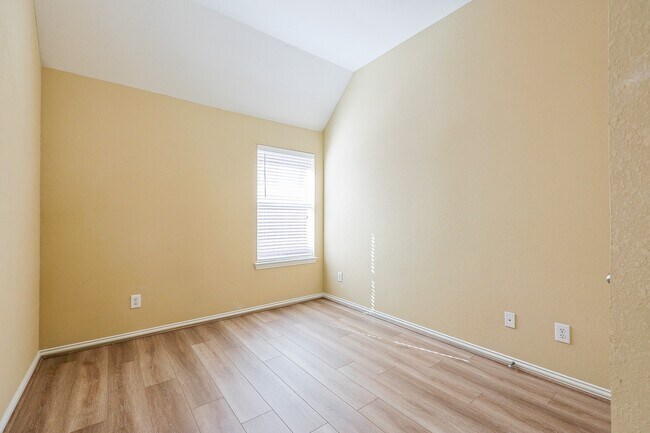 Building Photo - 6726 Hawsley Way