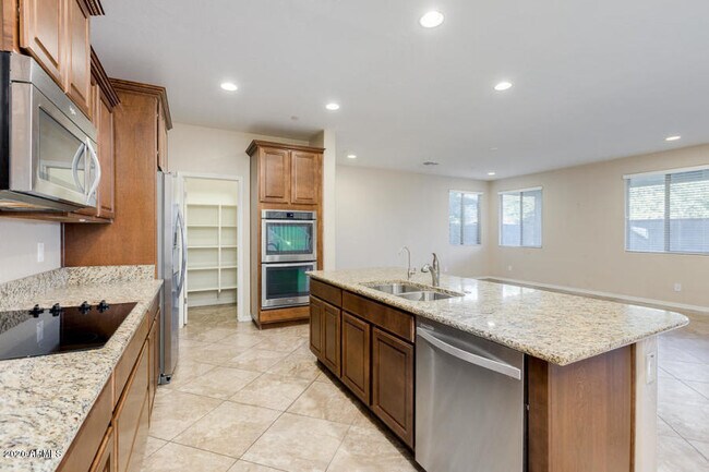 Building Photo - 4770 E Tierra Buena Ln