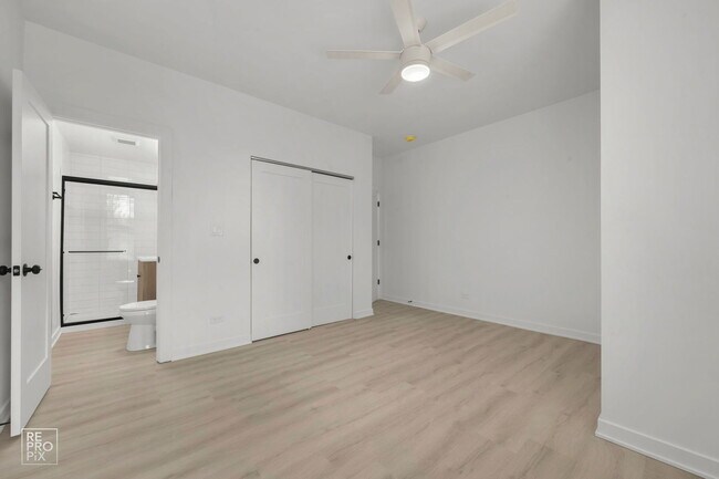 Building Photo - 7717 N Sheridan Rd