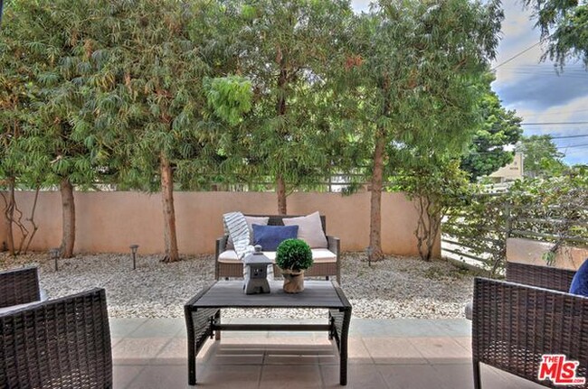 Private Patio - 14647 Dickens St