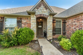 Building Photo - 3960 W Mountain View Dr