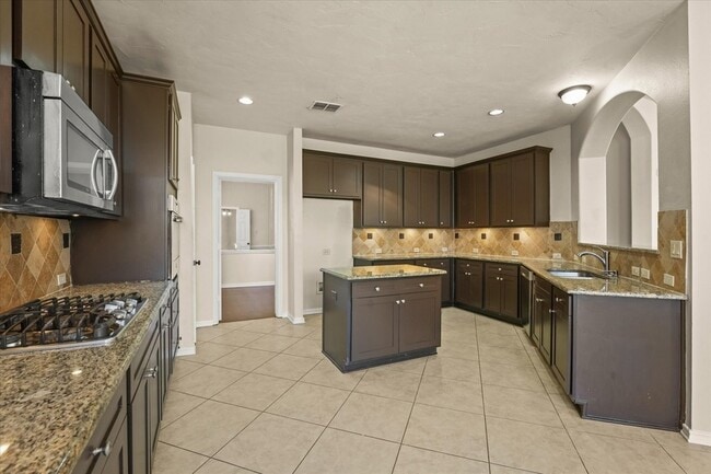 Building Photo - 1319 Lakeridge Ln