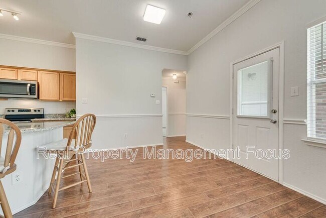 Building Photo - 1004 Trickham Dr