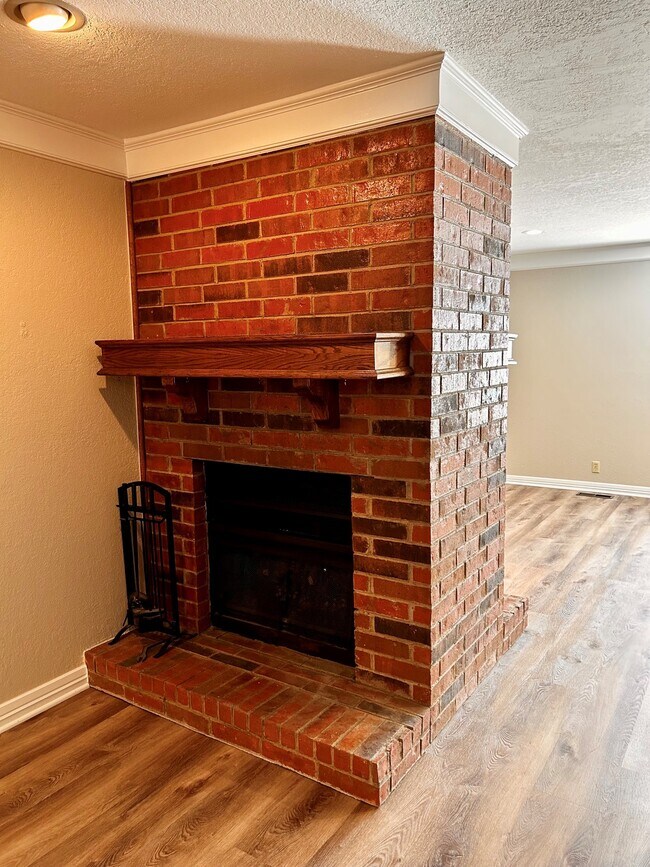 Building Photo - 11902 Shady Trail Ln
