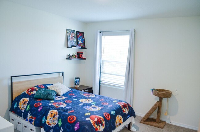 Building Photo - 5 Bedroom 3 Bath in Avalon Woods in Newberry