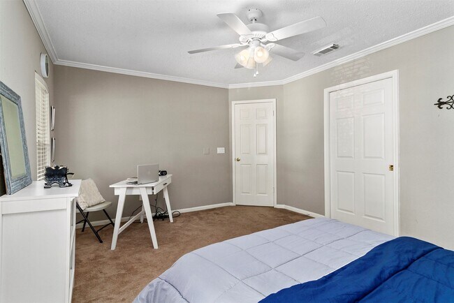 Building Photo - 111 S Village Knoll Cir