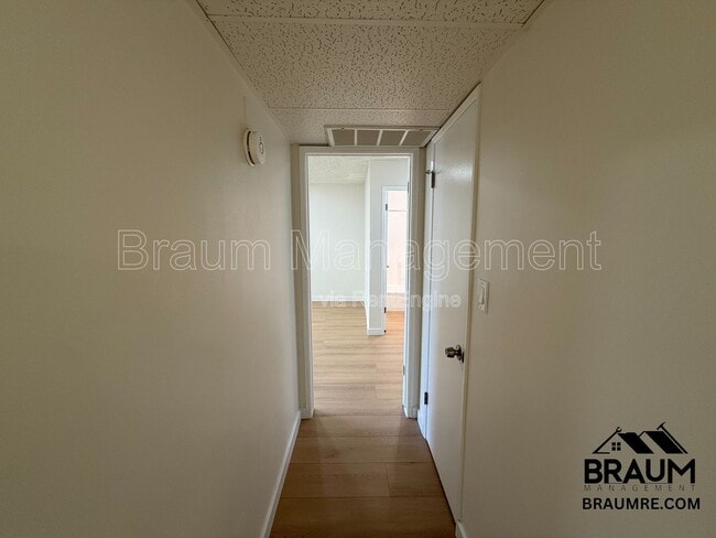 Building Photo - 5461 Kester Ave