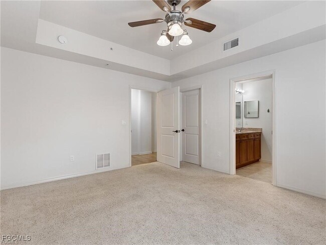 Building Photo - 10060 Lake Cove Dr