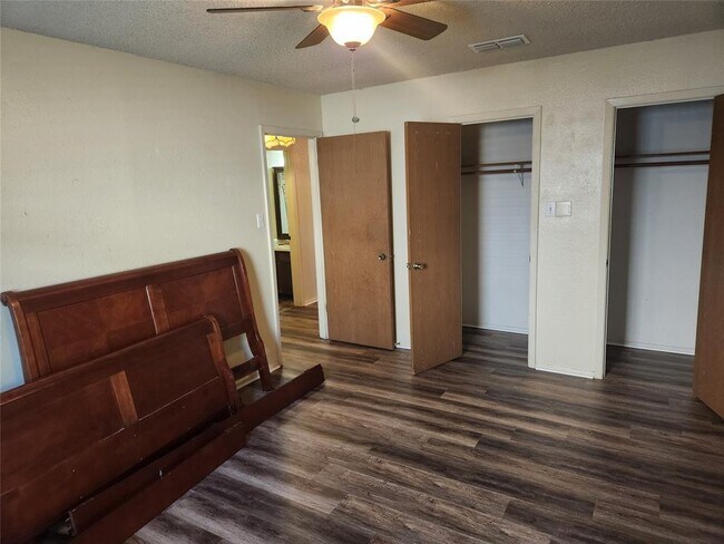 Building Photo - 601 Thelma Dr