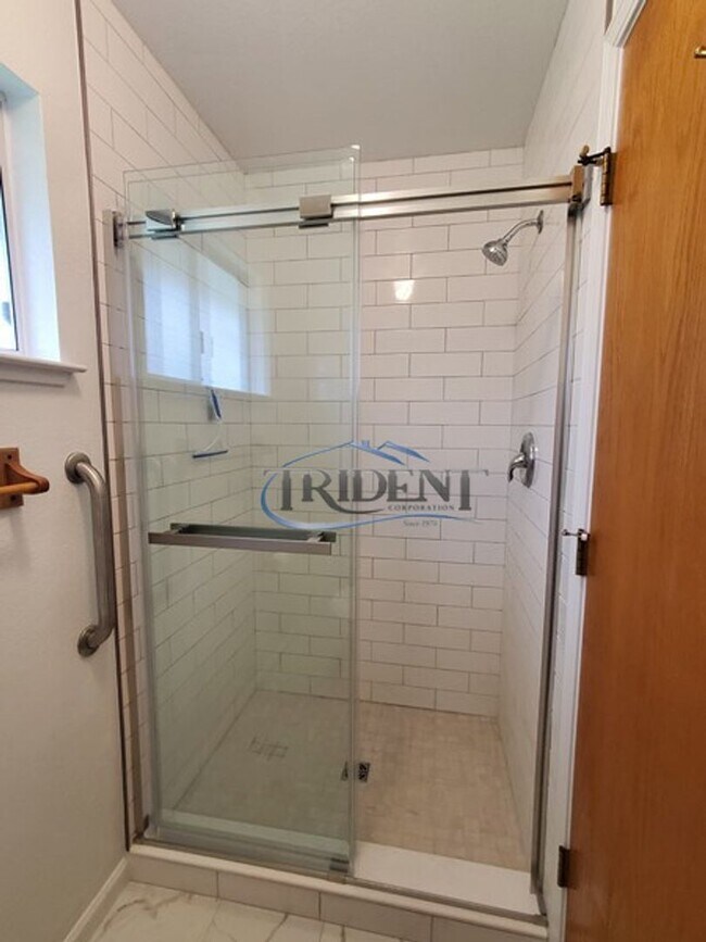 Building Photo - Beautiful Yuba City home on a large lot