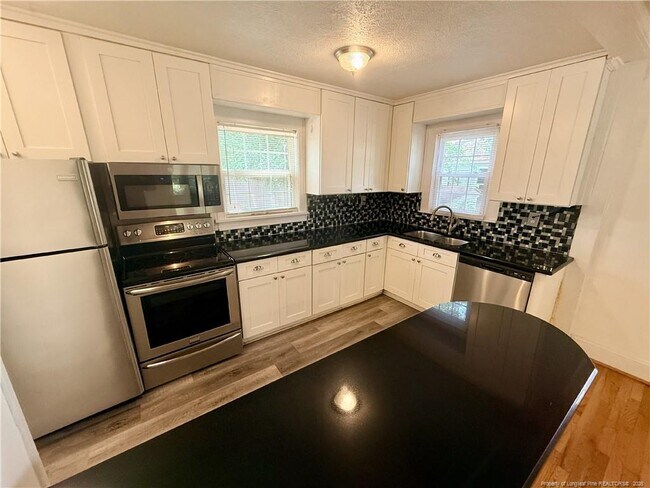 Building Photo - 611 Greenland Dr