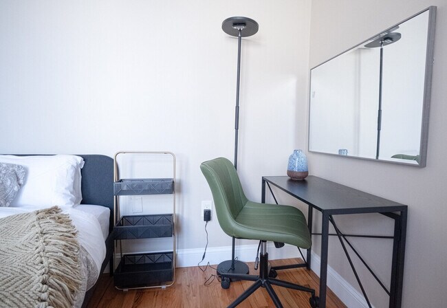 Building Photo - 245 W 113th St