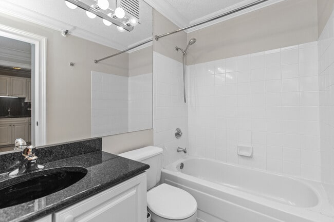 Building Photo - 111 W Maple St