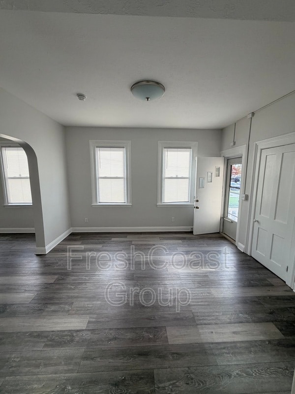 Building Photo - 2049 W 28th St