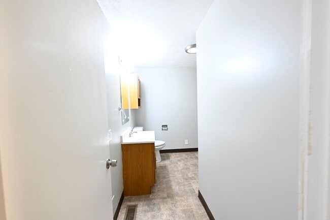 Building Photo - 425 W Cook Rd