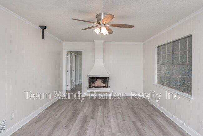 Building Photo - 3995 Tom Ln Dr