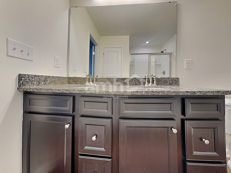 Building Photo - 5054 Twin River Dr