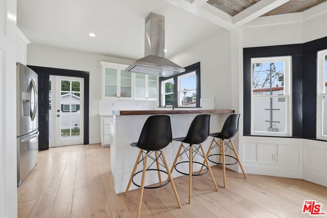 Building Photo - 5226 Rockland Ave