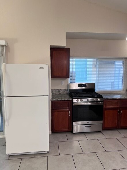 Building Photo - 13201 Lakota Dr