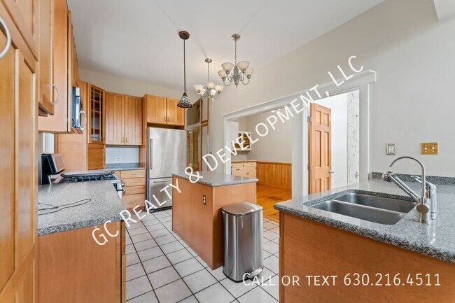 Building Photo - 314 Custer Ave
