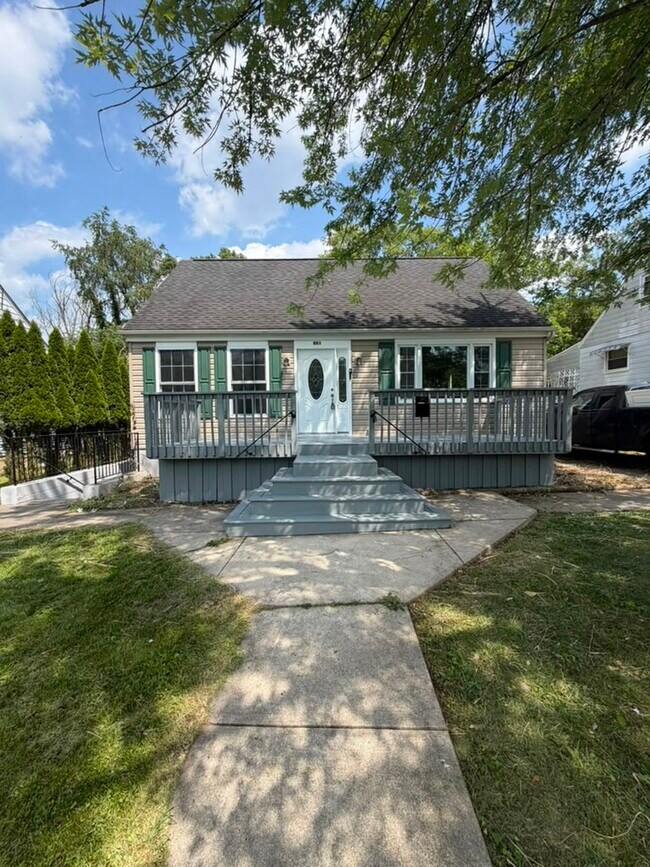 Building Photo - 803 Silver Creek Rd