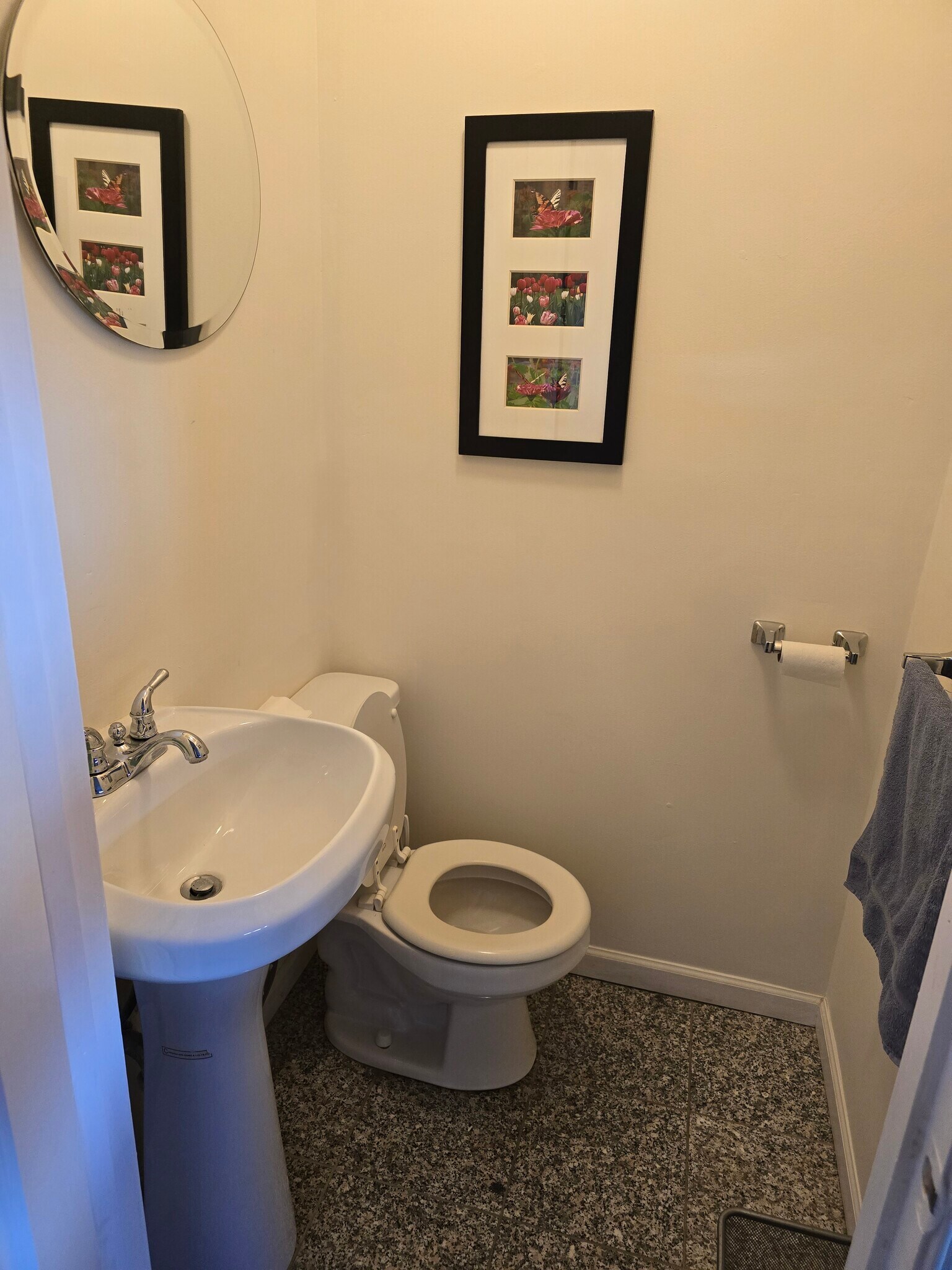 Building Photo - 127 N Northwest Hwy