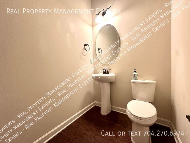 Building Photo - Spacious 5BR/3.5BA Home in Mooresville!