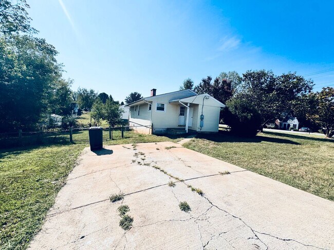 Building Photo - 1000 Sandusky Dr