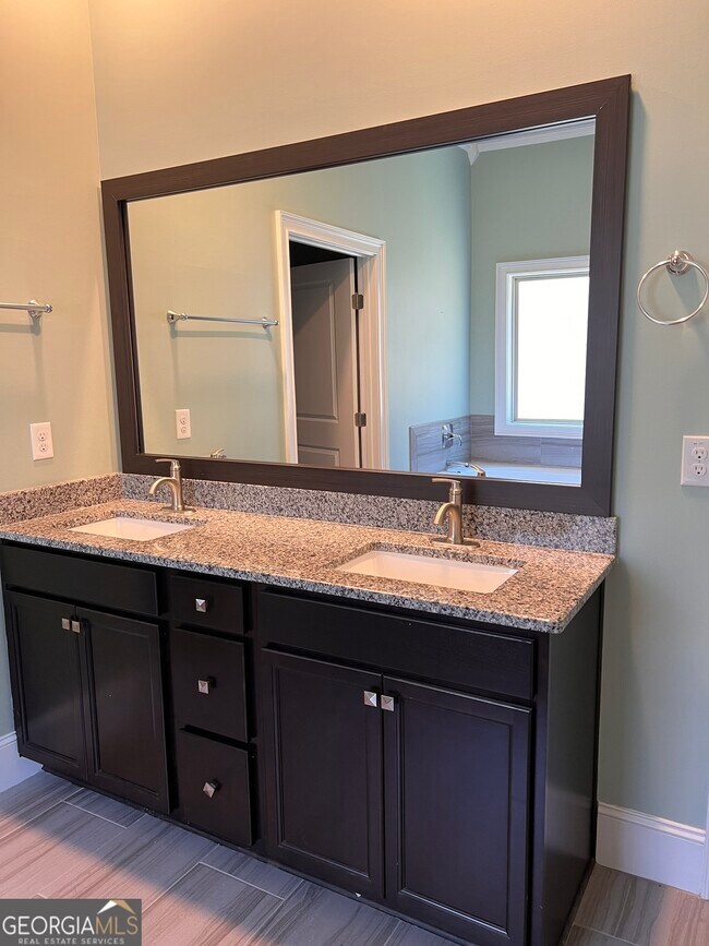 Building Photo - 4080 Mayhill Cir
