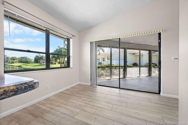 Building Photo - 2386 SW Creekside Dr